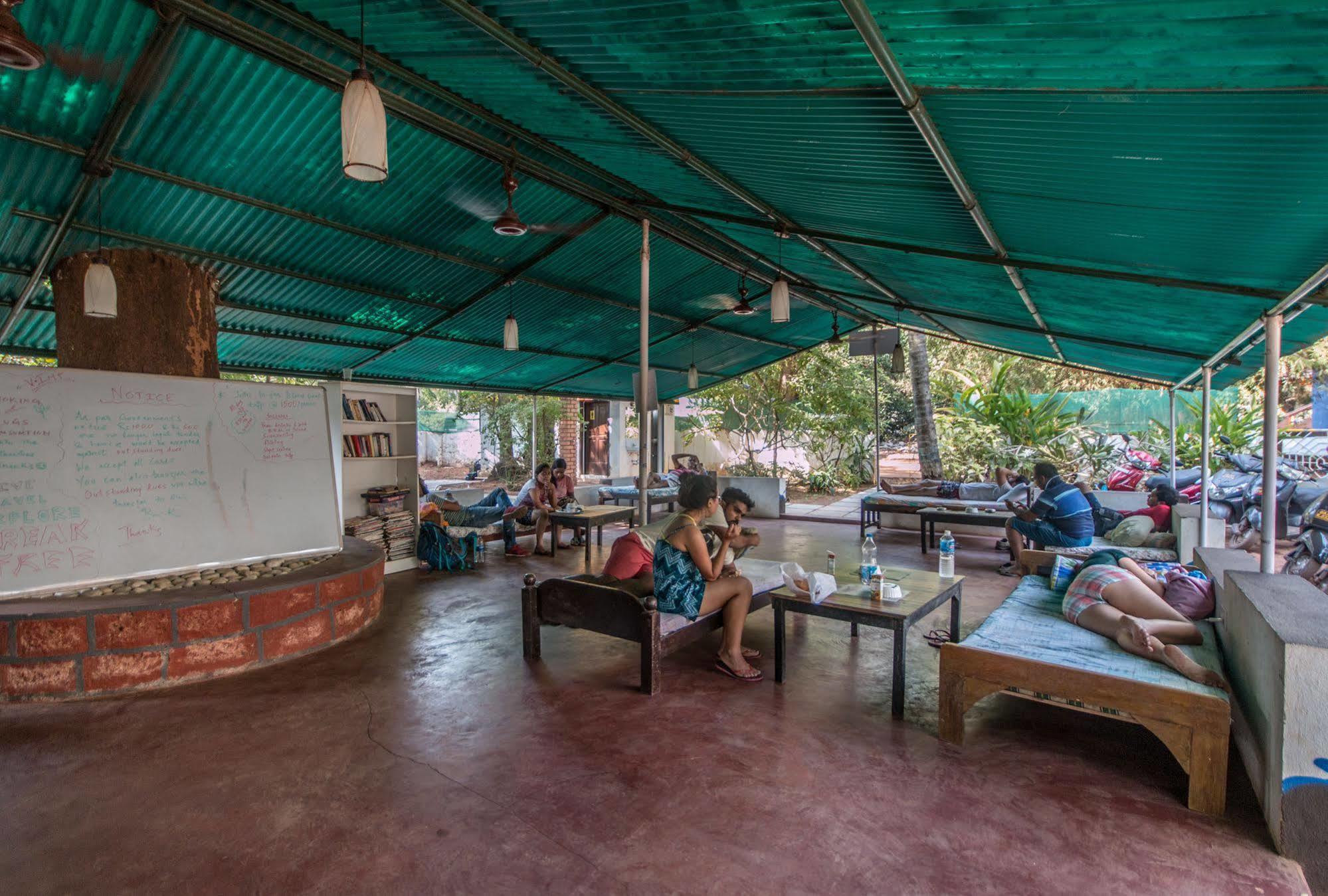 Backpacker Panda Goa Hostel Calangute Exterior photo