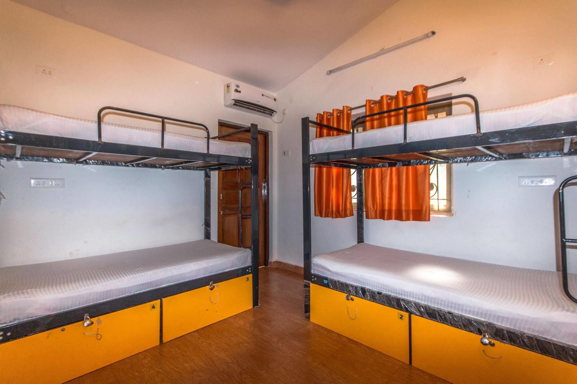 Backpacker Panda Goa Hostel Calangute Exterior photo